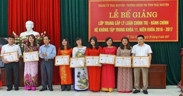 Mẫu đơn xin đi học Trung cấp chính trị
